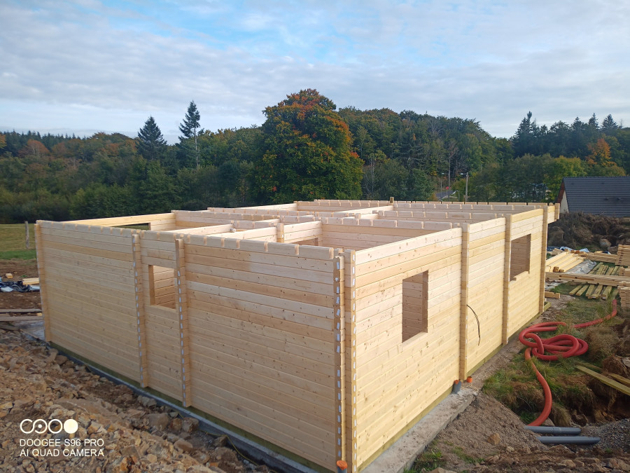 Les étapes de construction d’un chalet en bois ou d'une maison en bois massif
