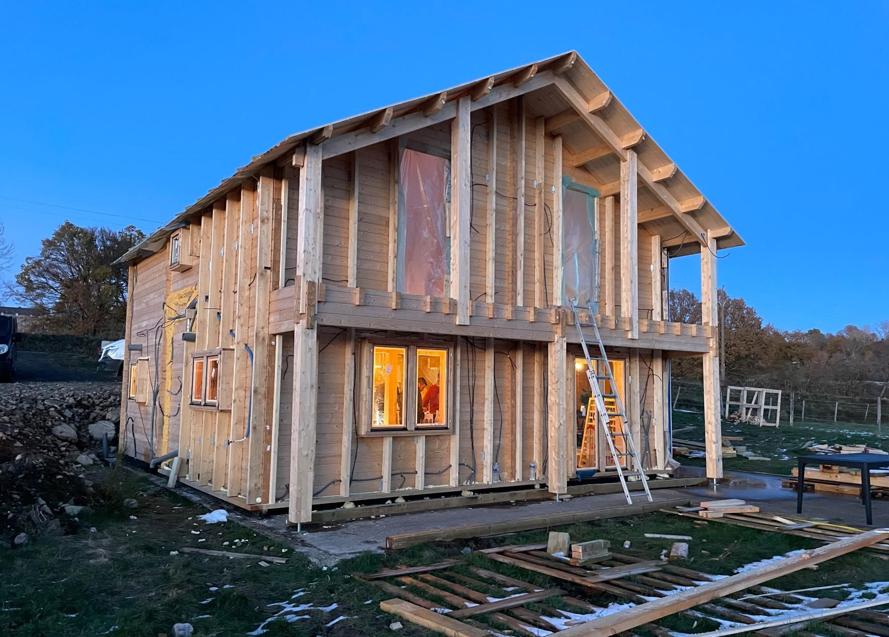Construction d'une cabane en bois 